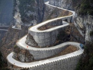 Wonderful-Curved-Road-On-Mountain-Area-Amazing-Path-Pictures